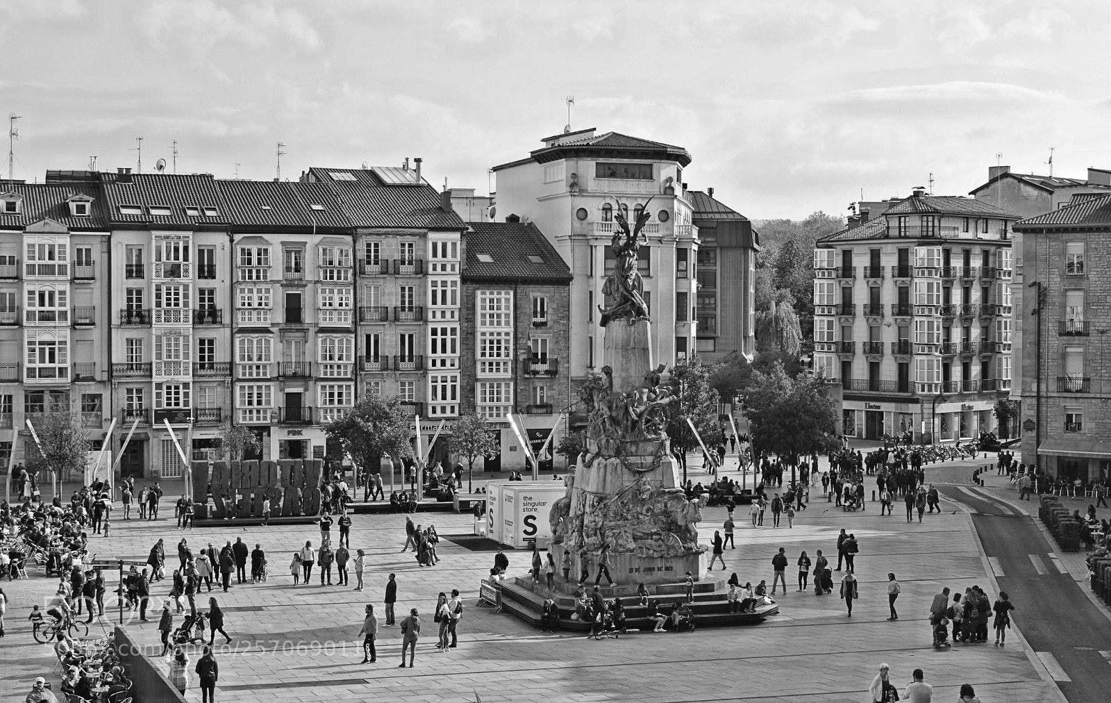 Nikon D3300 sample photo. Plaza de la virgen photography
