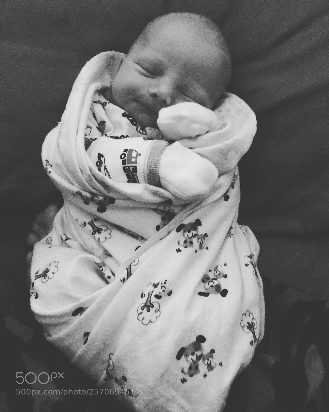 Apple iPhone 8 sample photo. Swaddled joy photography
