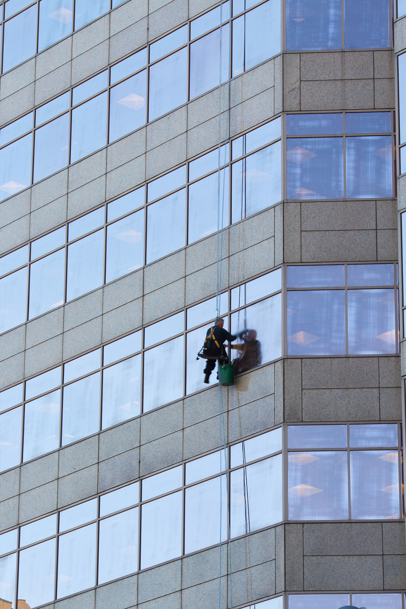 Canon EOS 1200D (EOS Rebel T5 / EOS Kiss X70 / EOS Hi) sample photo. Window cleaner photography