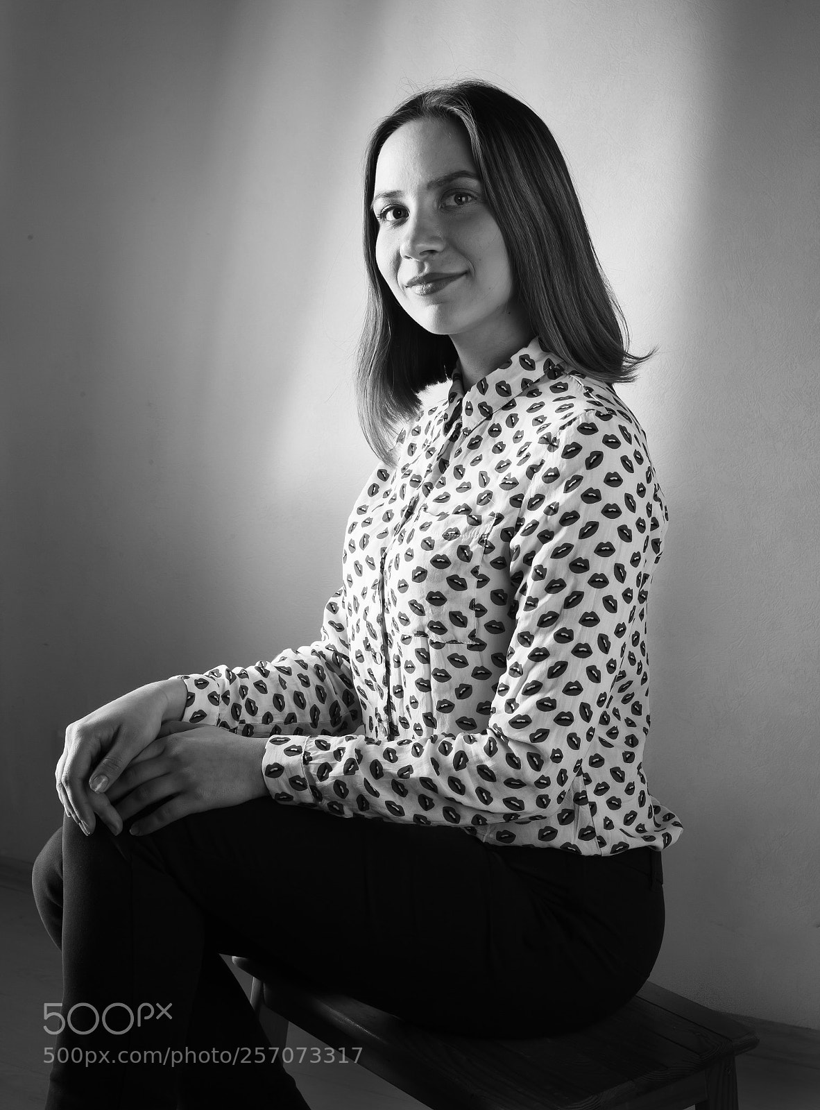 Canon EOS 5D Mark II sample photo. Sitting girl photography