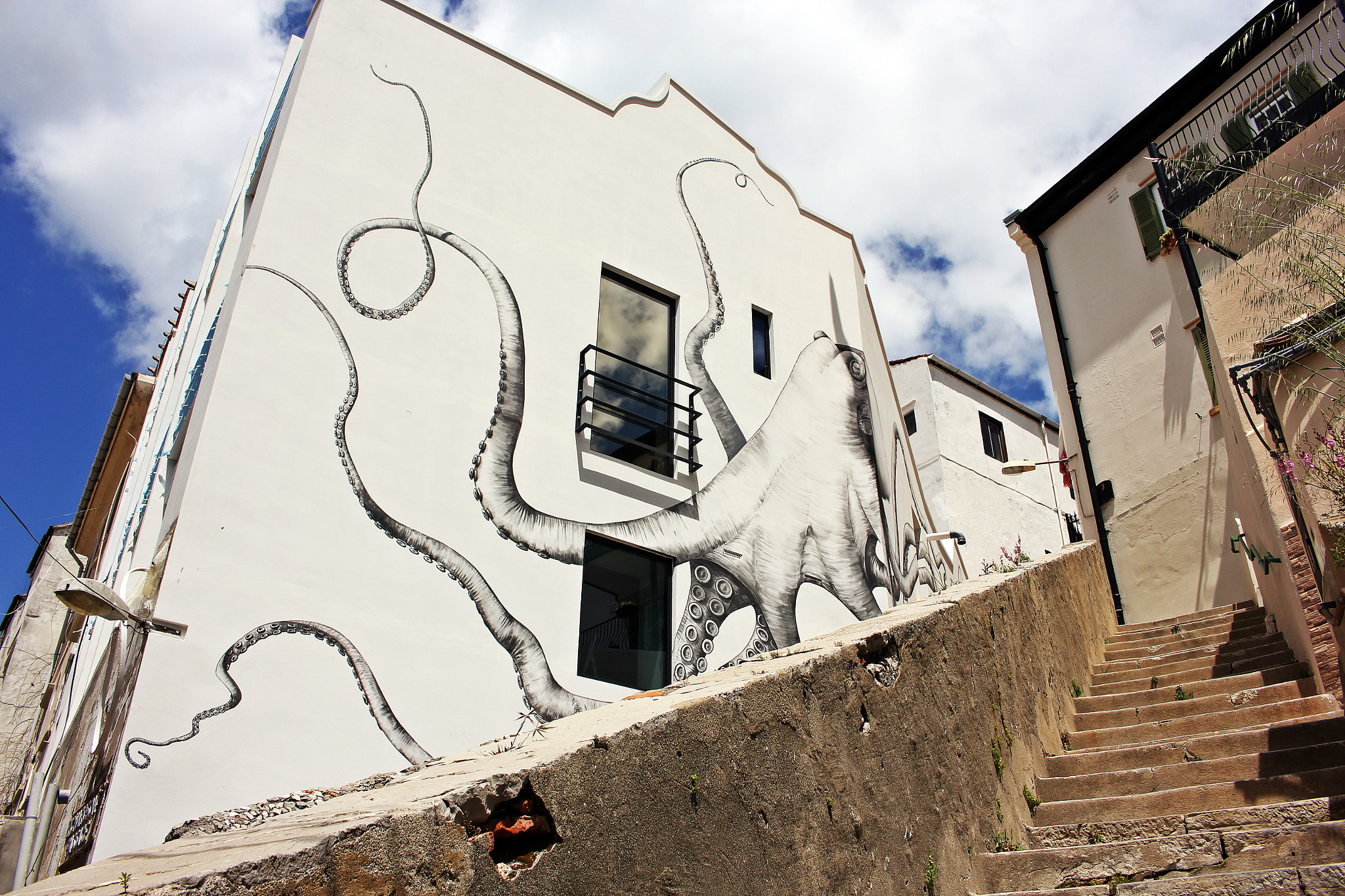 Canon EOS 550D (EOS Rebel T2i / EOS Kiss X4) sample photo. Octopus house in gibraltar photography