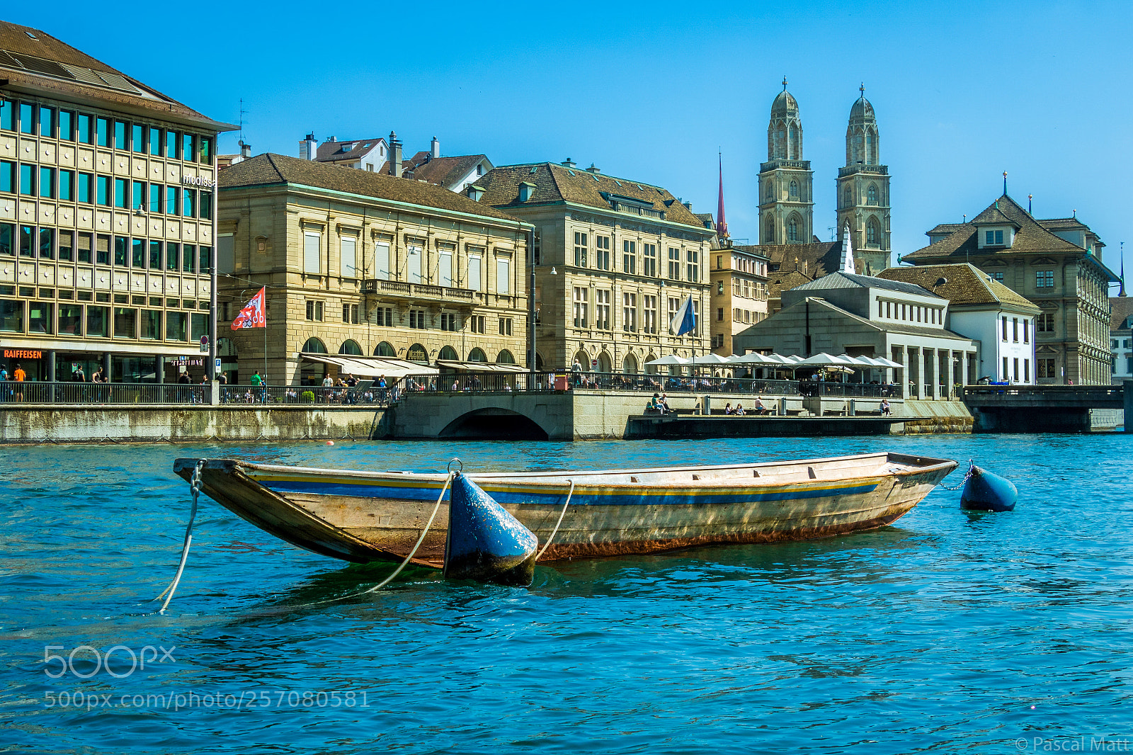 Canon EOS 760D (EOS Rebel T6s / EOS 8000D) sample photo. Boat in zurich photography
