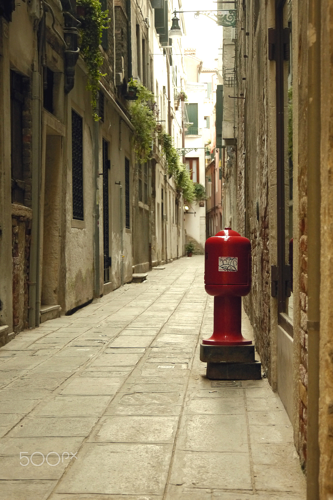 Panasonic Lumix DMC-G5 sample photo. Hydrant in venice photography