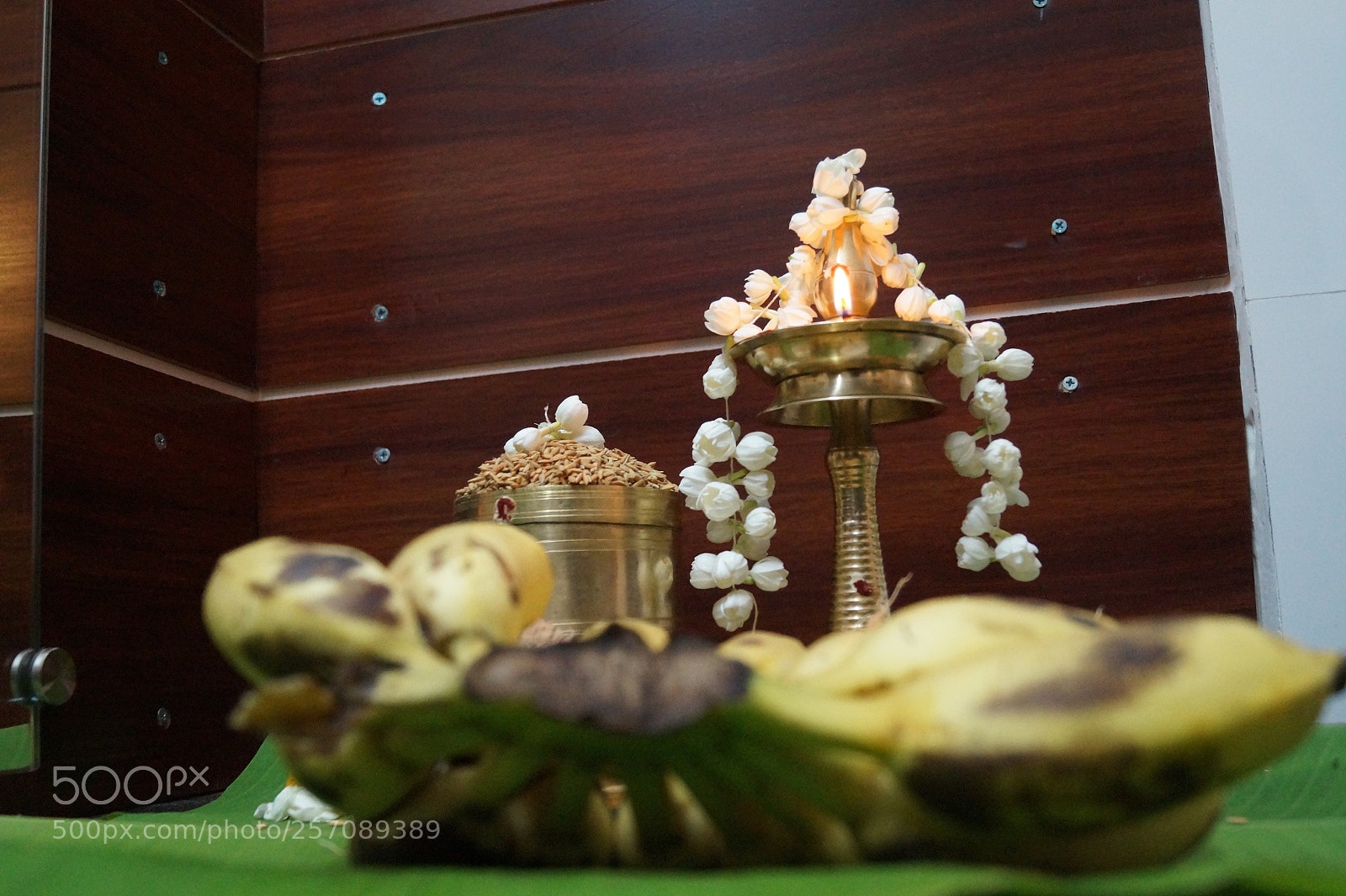 Sony SLT-A58 sample photo. Tradition - lamp & flower photography