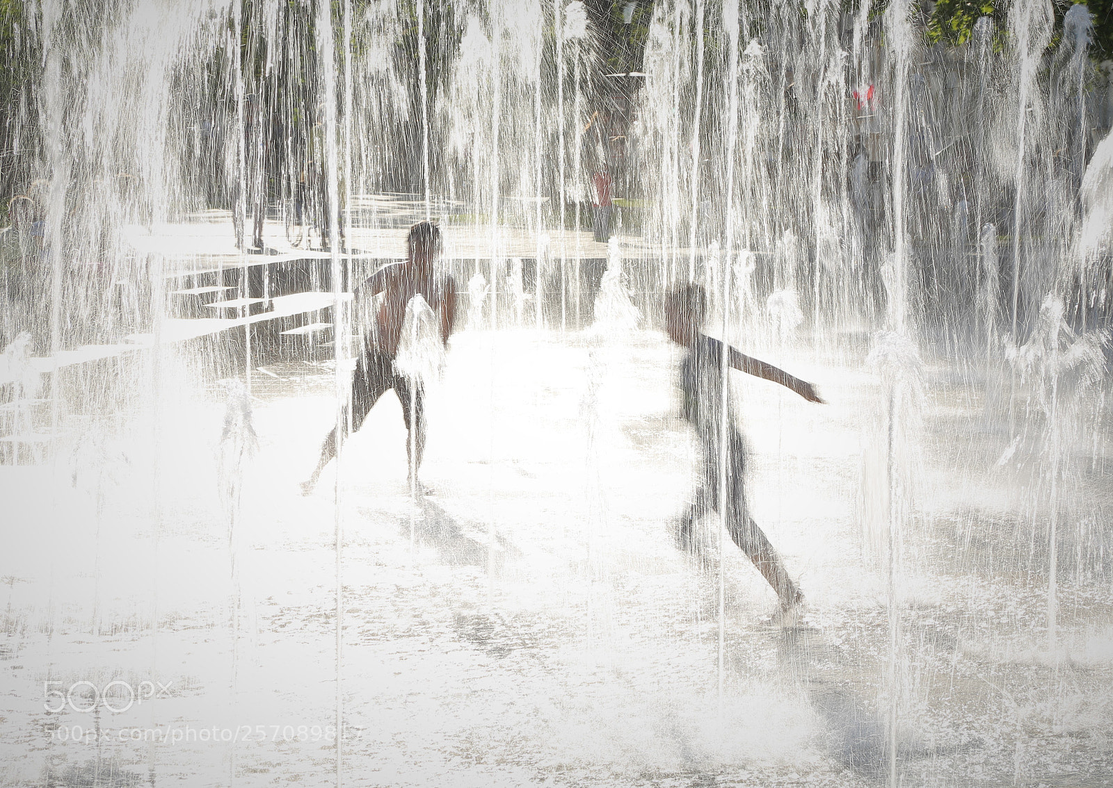 Canon EOS 6D sample photo. Kids and fountain photography