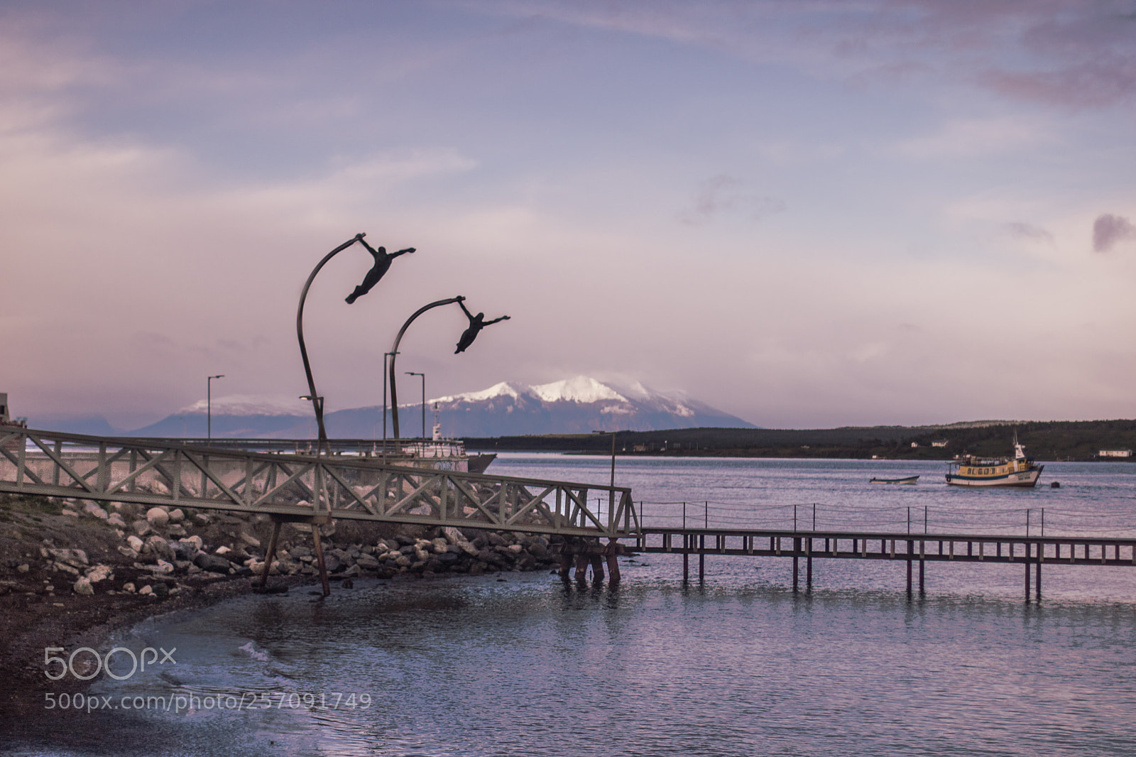 Canon EOS 750D (EOS Rebel T6i / EOS Kiss X8i) sample photo. Puerto natales - sunrise photography