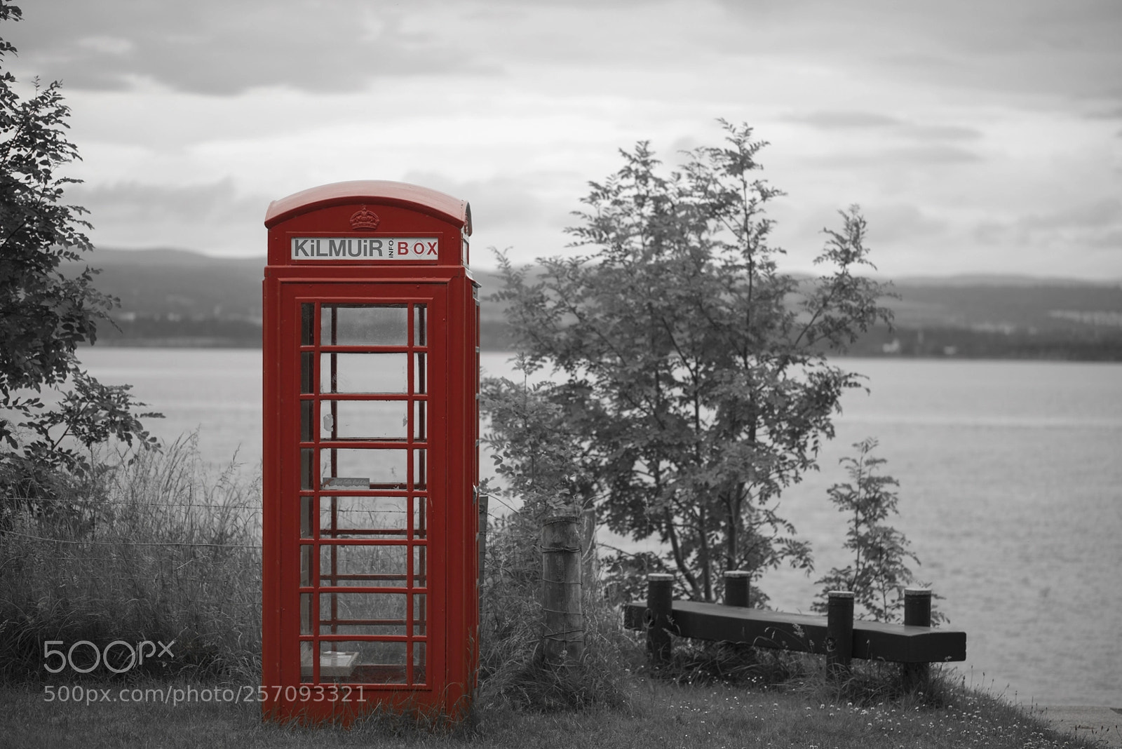 Sony a7R sample photo. The red phone booth photography