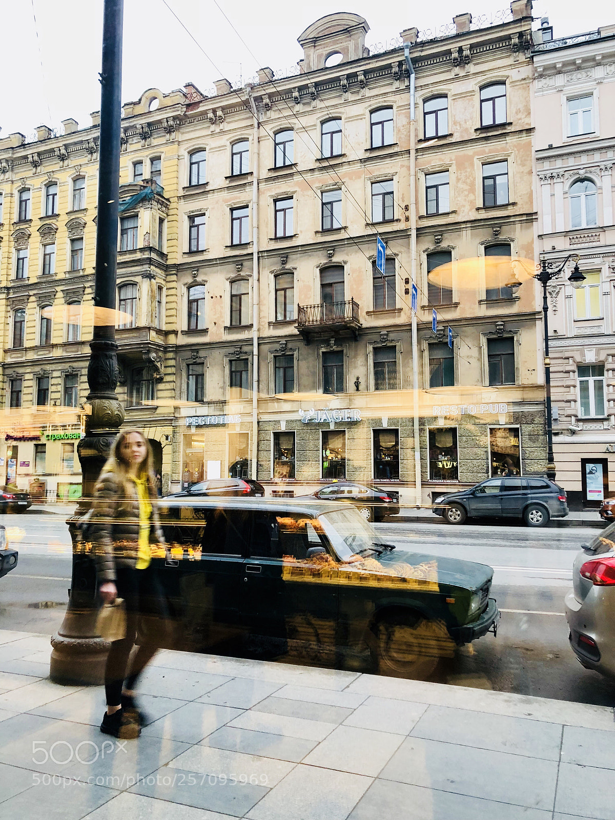 Apple iPhone 8 Plus sample photo. Yellow photography