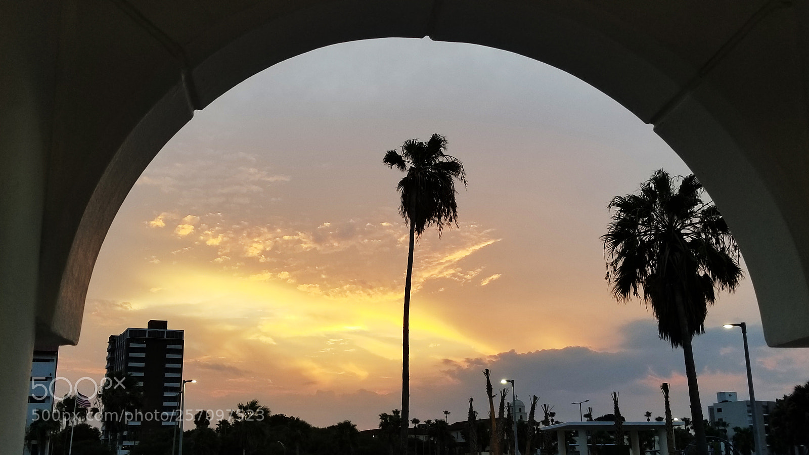 Samsung Galaxy S8 sample photo. Through the arch photography