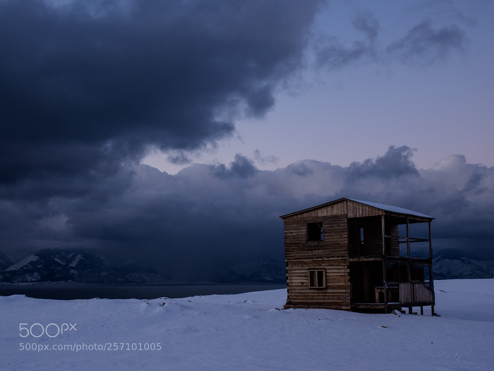 Olympus OM-D E-M1 sample photo. Cabin on lake baikal photography