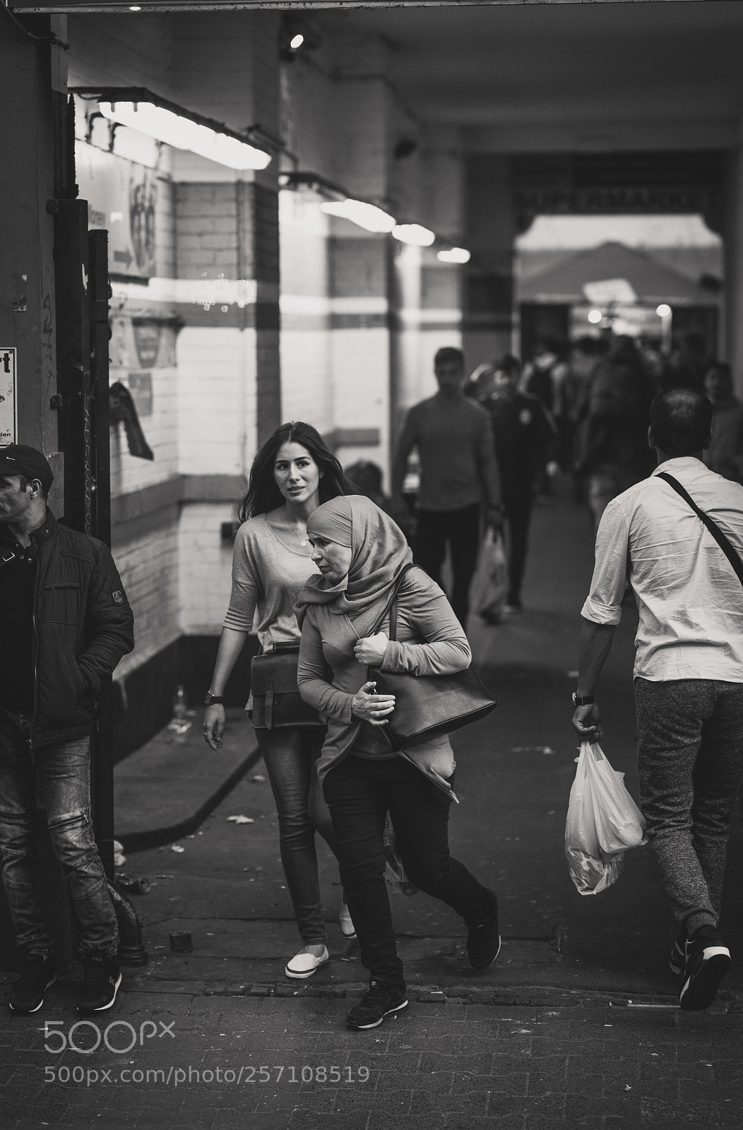 Sony a7R III sample photo. In a hurry photography
