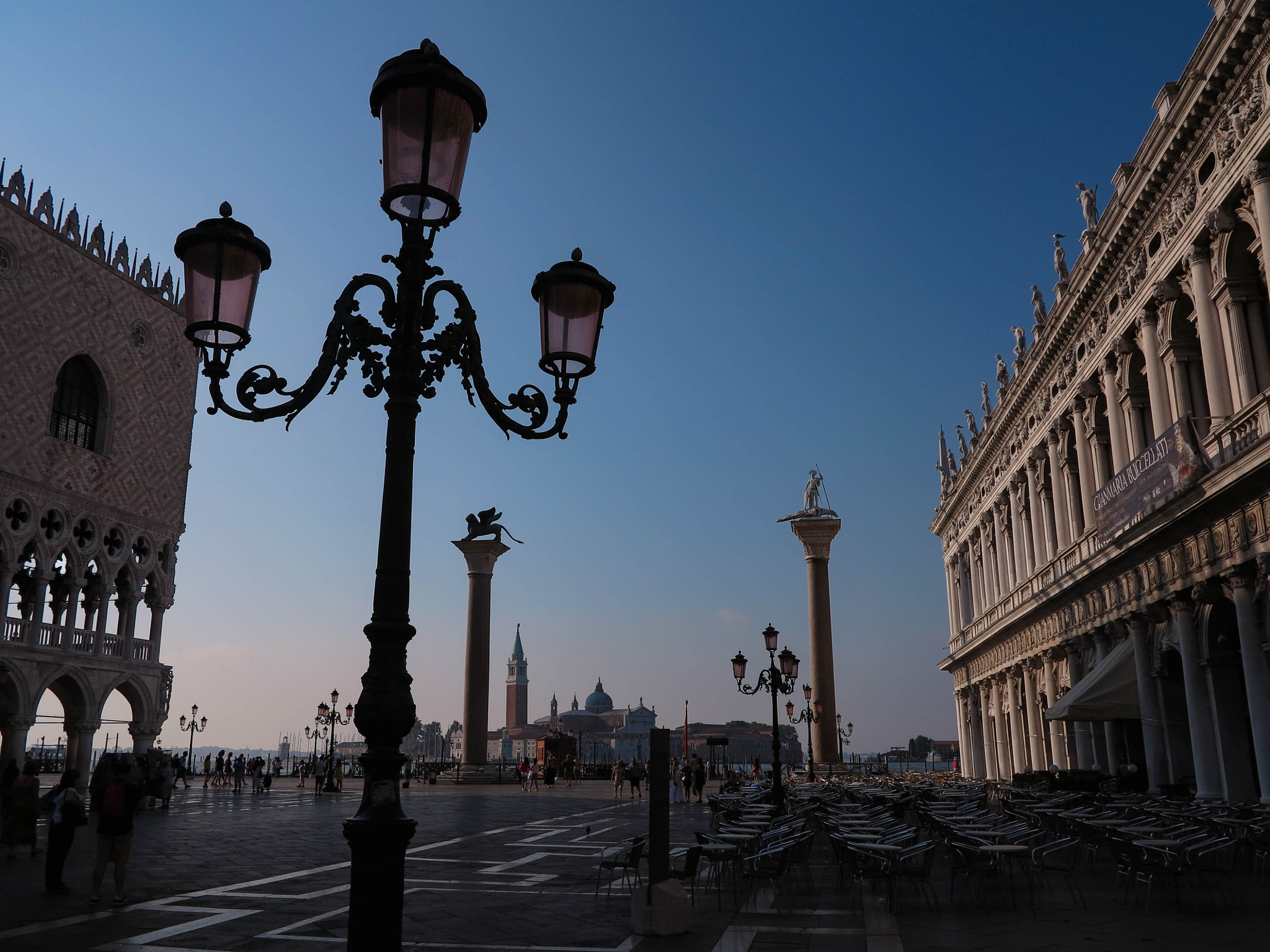 Canon PowerShot G1 X sample photo. Early morning on piazza san marco photography