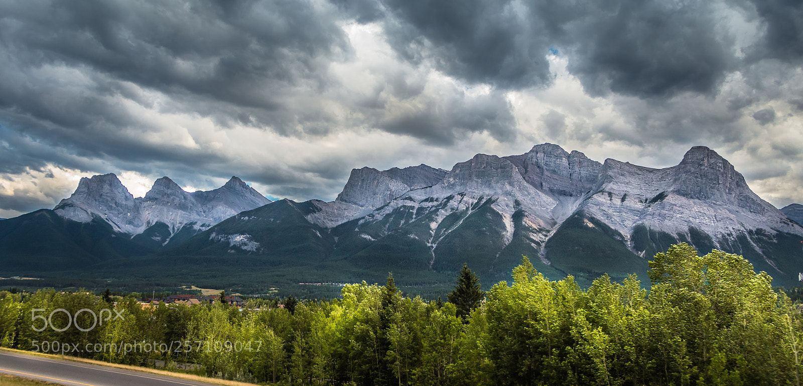 Canon EOS 700D (EOS Rebel T5i / EOS Kiss X7i) sample photo. Mountains over canmore photography