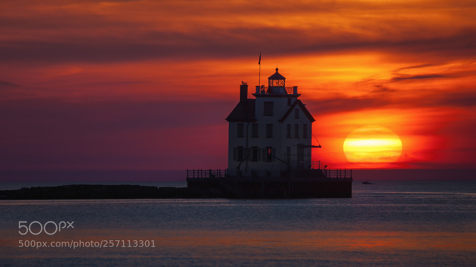 Canon EOS 5D Mark II sample photo. Sunset at the lighthouse photography