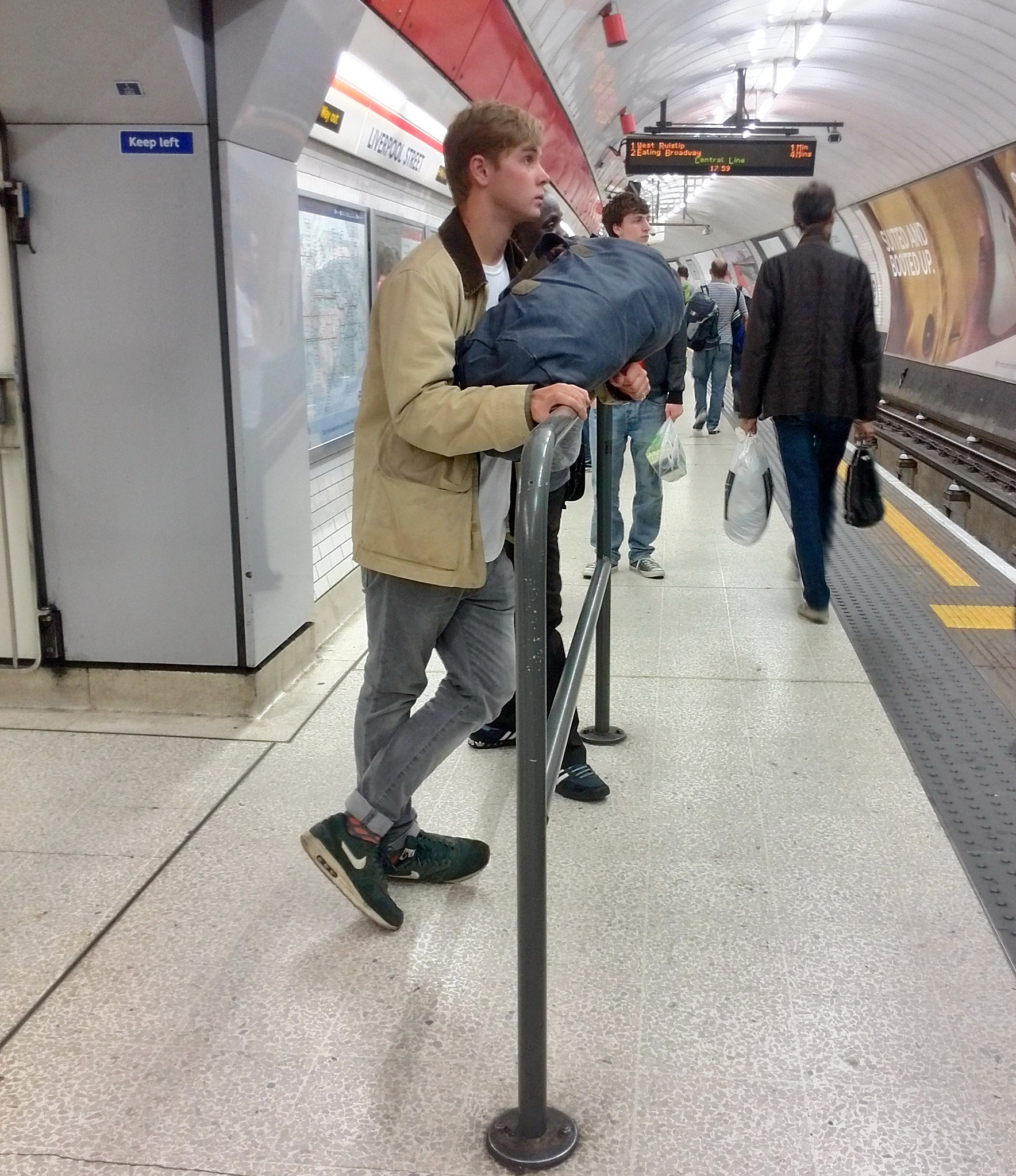 HUAWEI P6-U06 sample photo. London underground photography