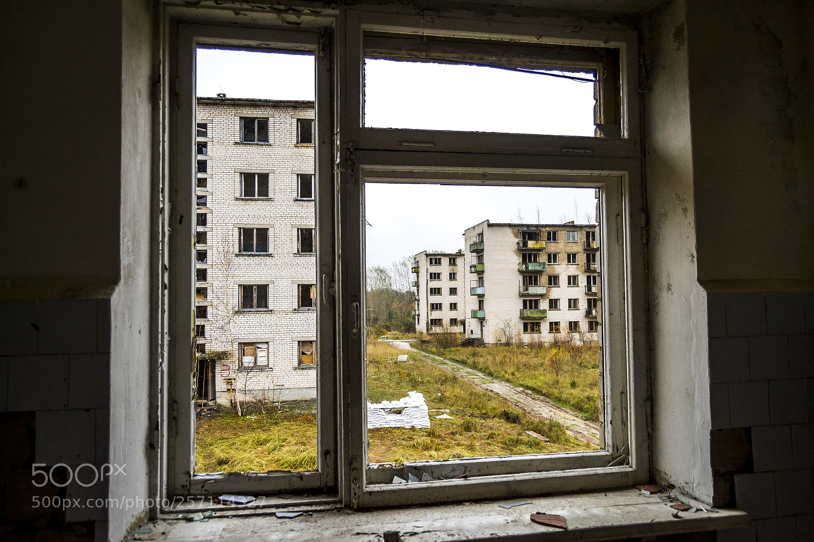 Nikon D3100 sample photo. A window to nowhere photography