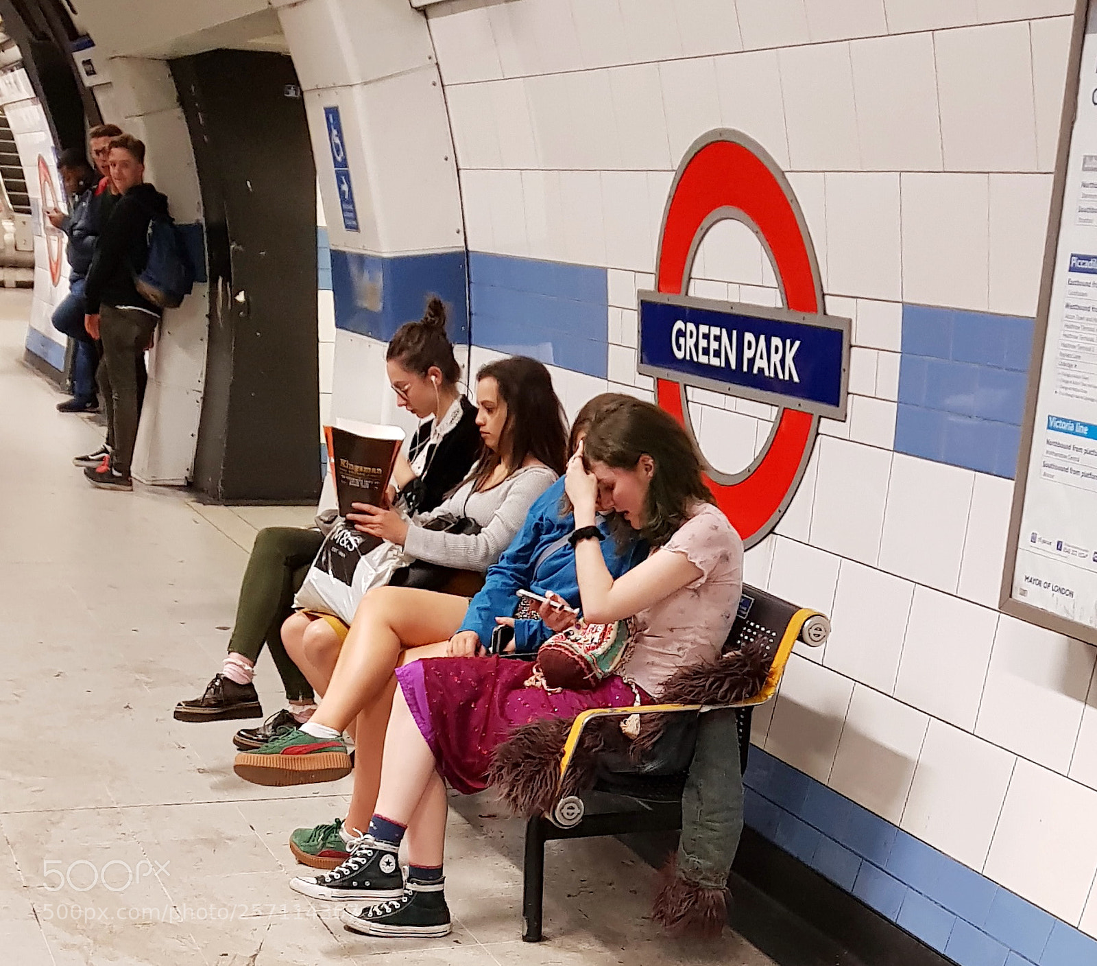 Samsung Galaxy S8 sample photo. London underground photography