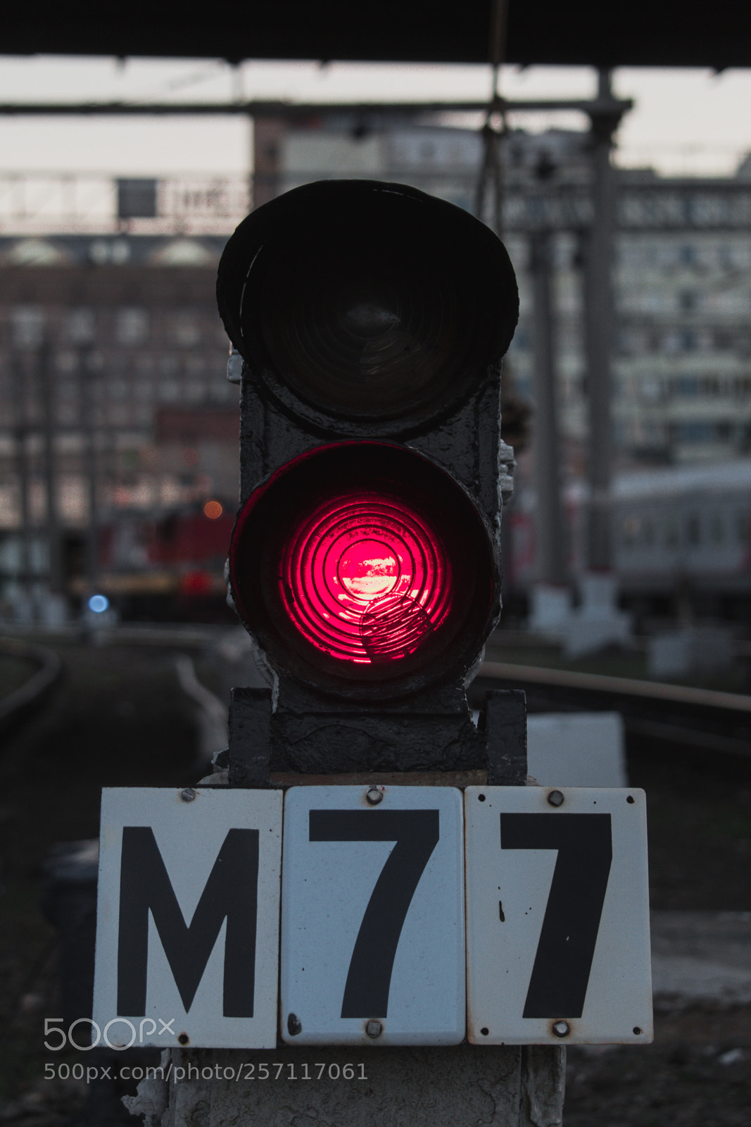 Canon EOS 1300D (EOS Rebel T6 / EOS Kiss X80) sample photo. Traffic lights photography