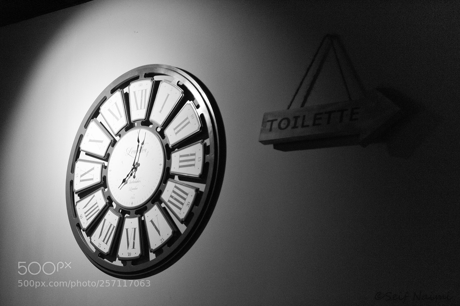 Canon EOS 100D (EOS Rebel SL1 / EOS Kiss X7) sample photo. Horloge photography