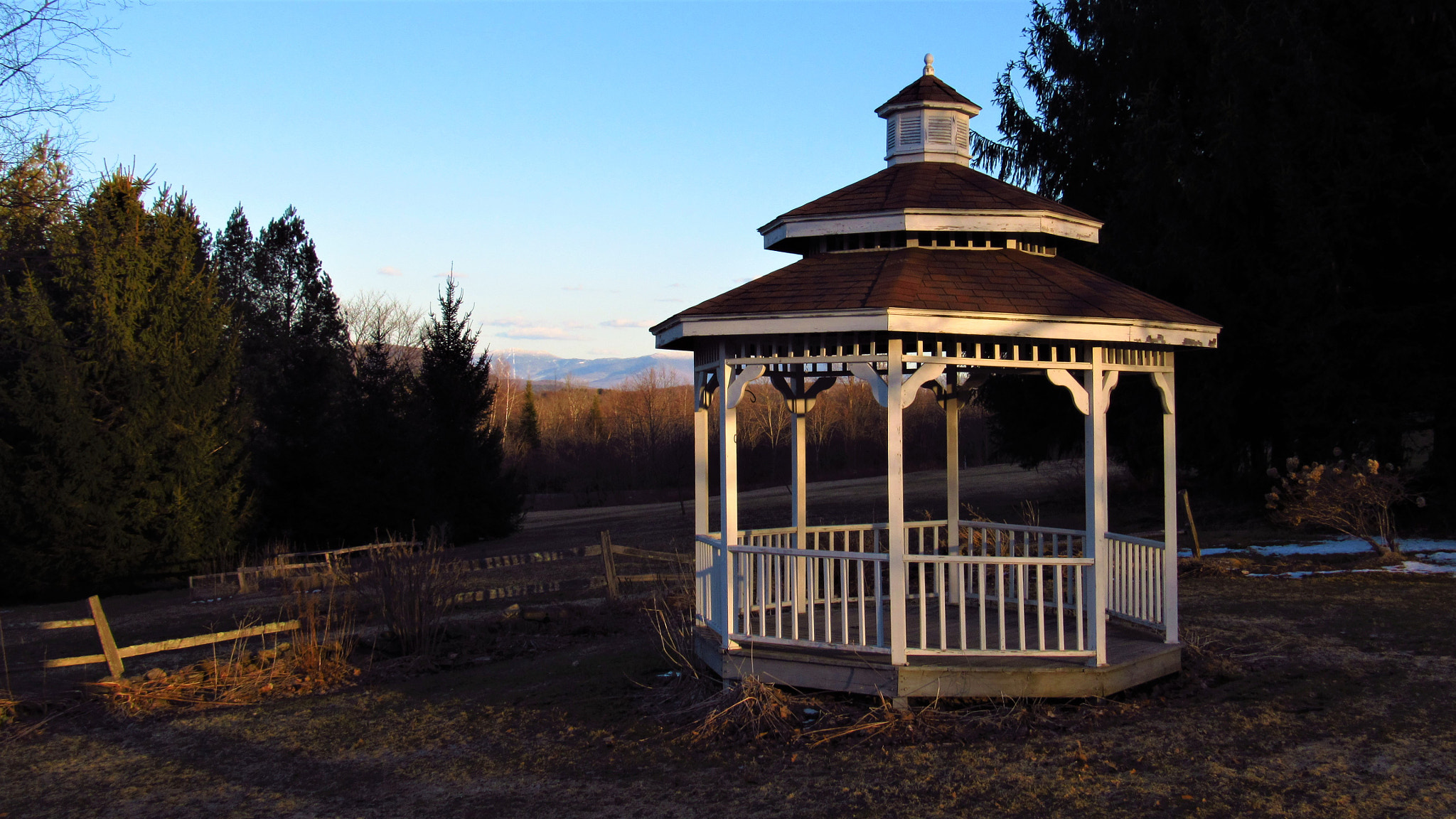 Canon PowerShot SX520 HS sample photo. Gazebo in spring photography