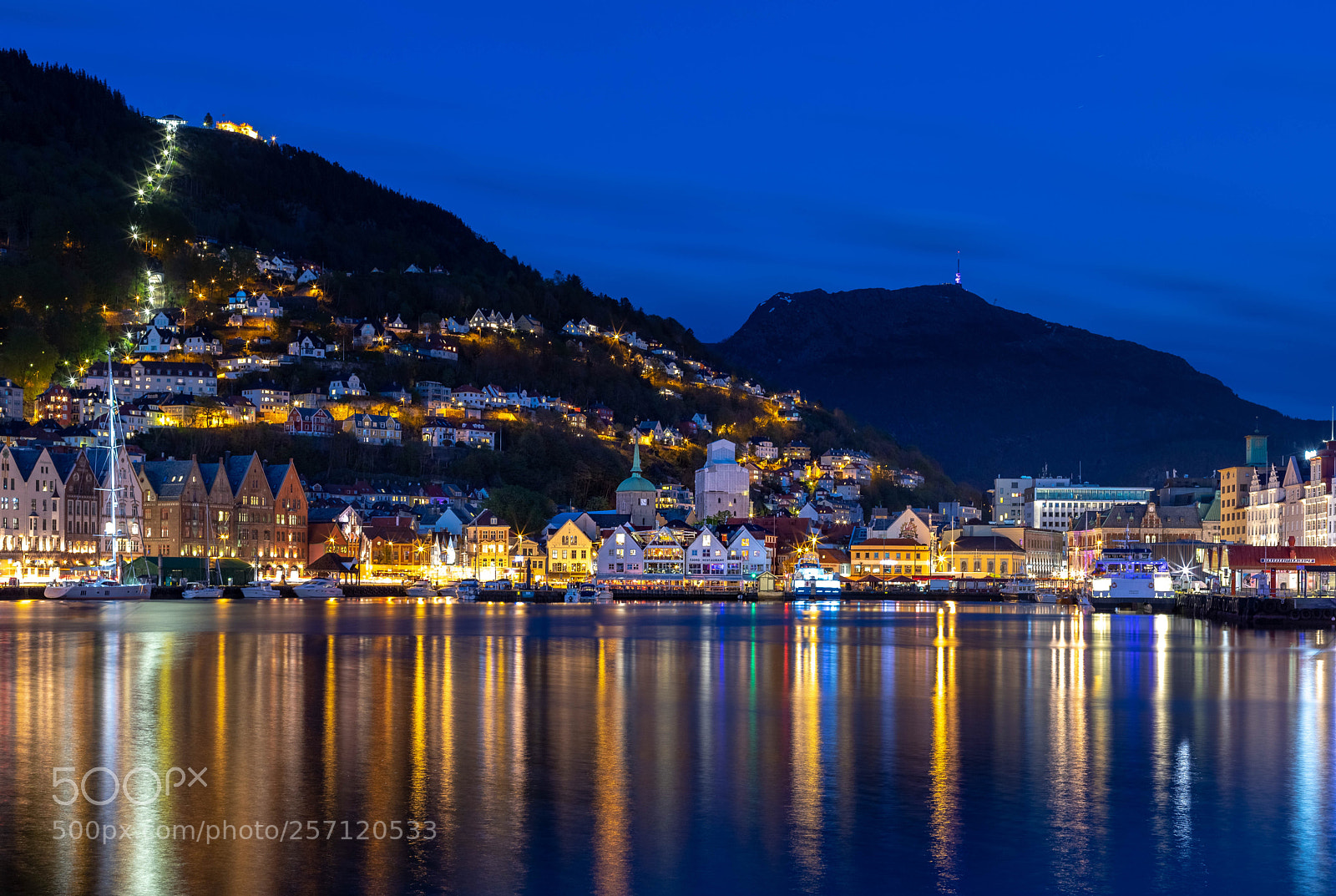 Canon EOS 6D Mark II sample photo. Bergen by night.. may 2018 photography