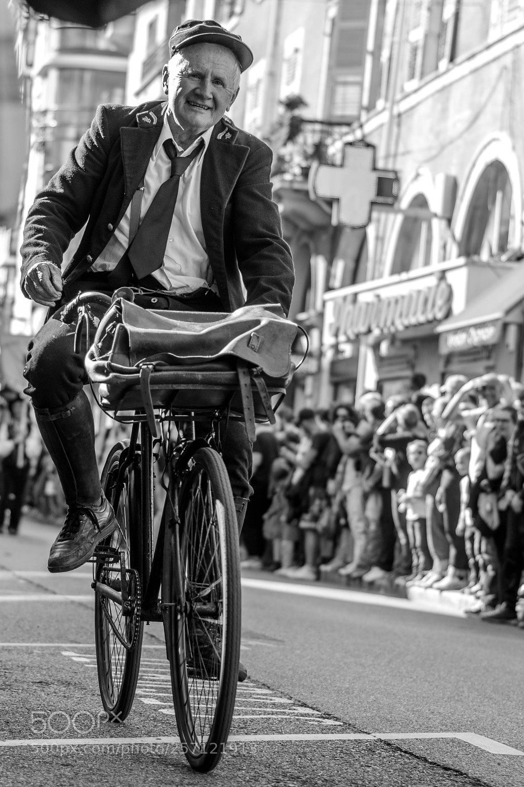 Pentax K-3 II sample photo. Annecy cyclist photography