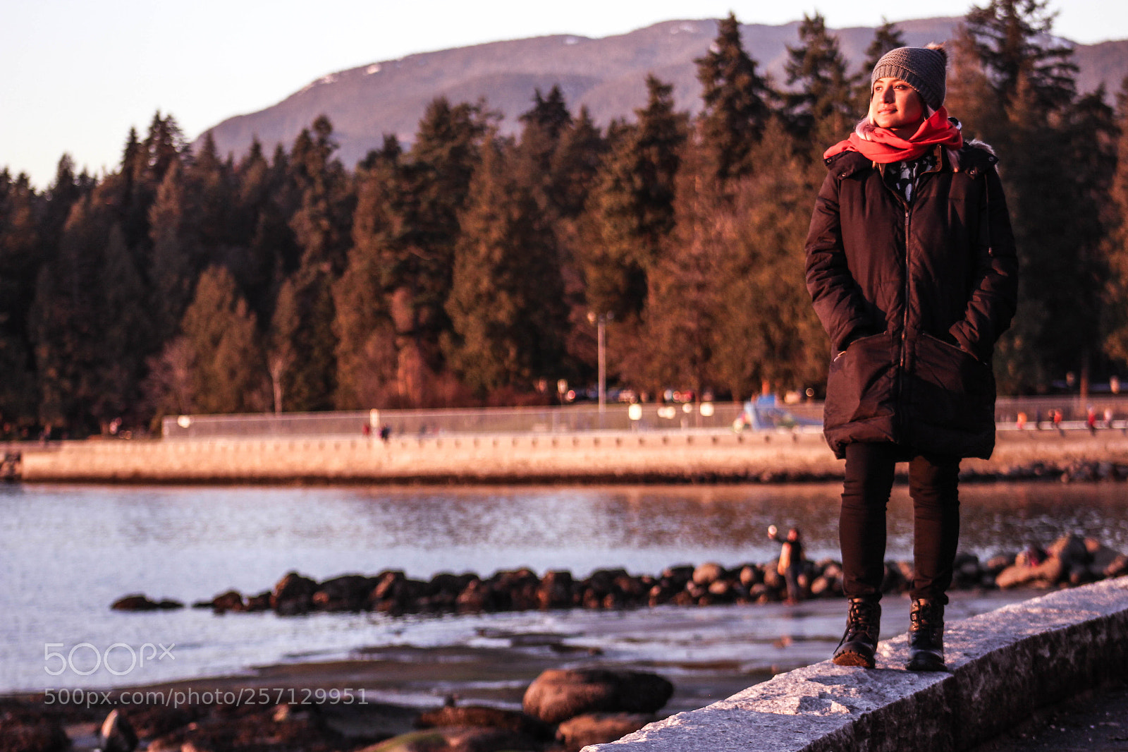 Canon EOS 700D (EOS Rebel T5i / EOS Kiss X7i) sample photo. Woman walking on the photography