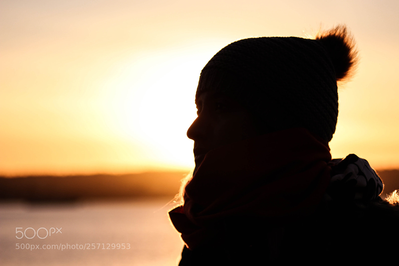 Canon EOS 700D (EOS Rebel T5i / EOS Kiss X7i) sample photo. Woman contemplating the sun photography