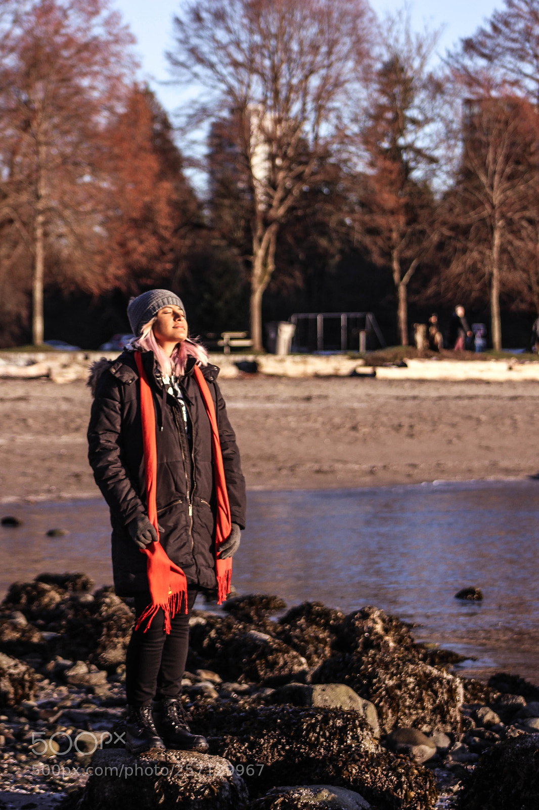 Canon EOS 700D (EOS Rebel T5i / EOS Kiss X7i) sample photo. Woman in winter autumn photography