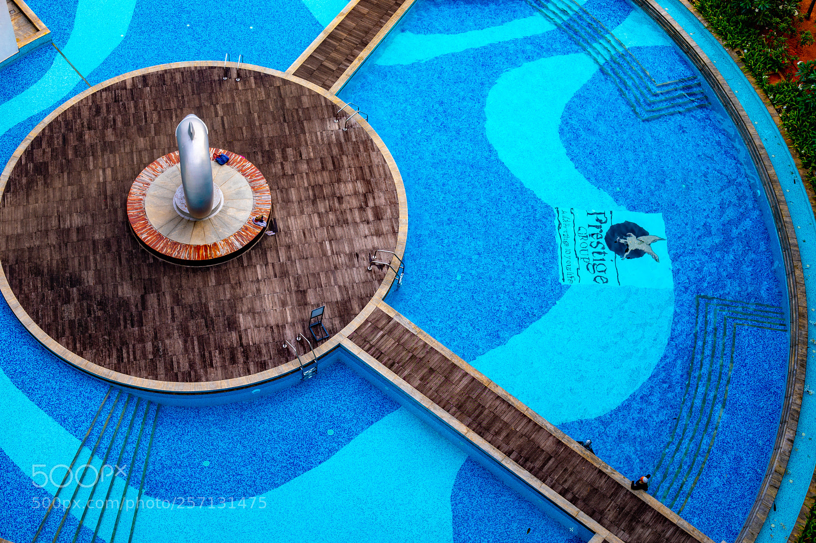 Canon EOS 5D Mark IV sample photo. Swimming pool photography