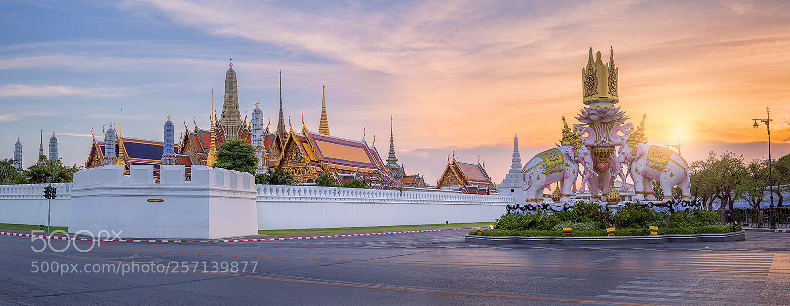 Canon EOS 6D sample photo. The grand palace of photography