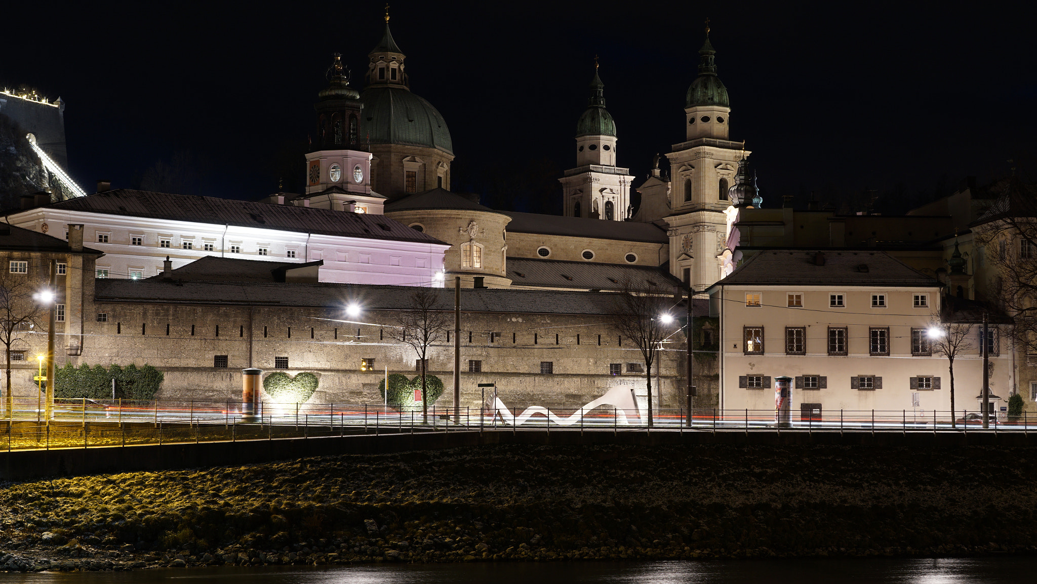 Sony a6000 + Sony E 35mm F1.8 OSS sample photo. City wall photography