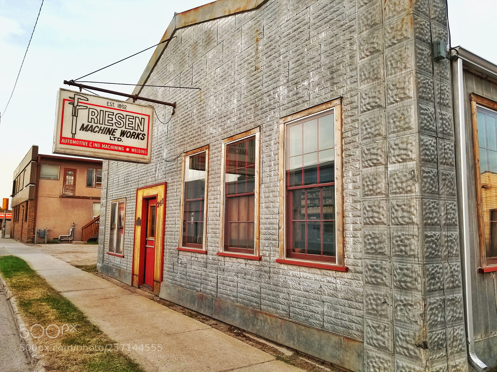 Samsung Galaxy S8 sample photo. Old building photography