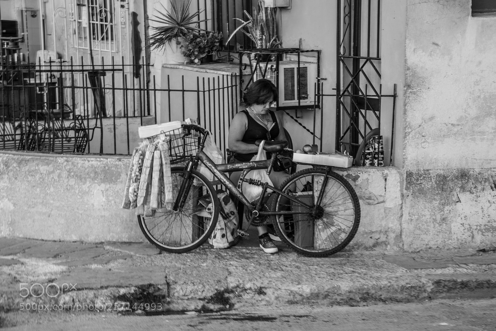 Nikon D750 sample photo. Revendón (middle woman) photography