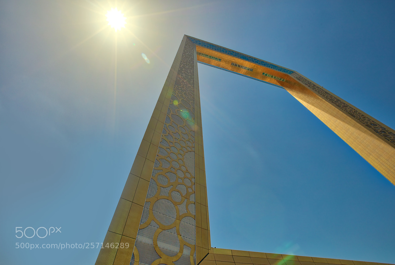 Canon EOS 5DS R sample photo. Frame and sun photography