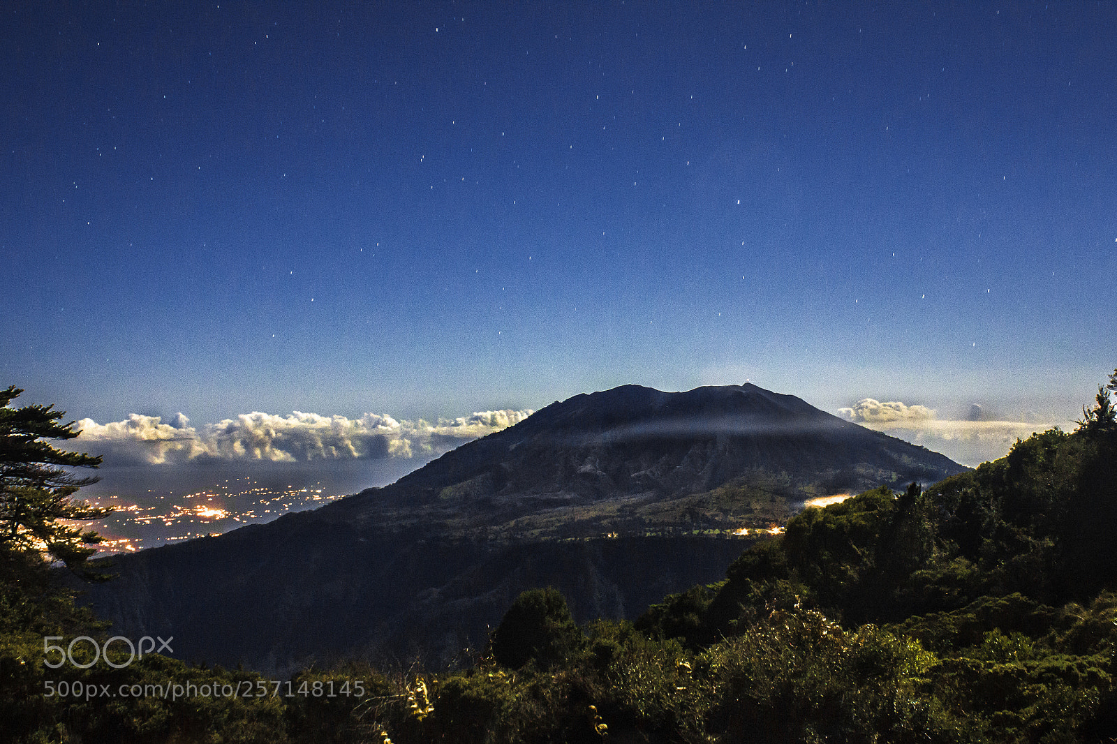 Canon EOS 550D (EOS Rebel T2i / EOS Kiss X4) sample photo. Turrialba volcano photography