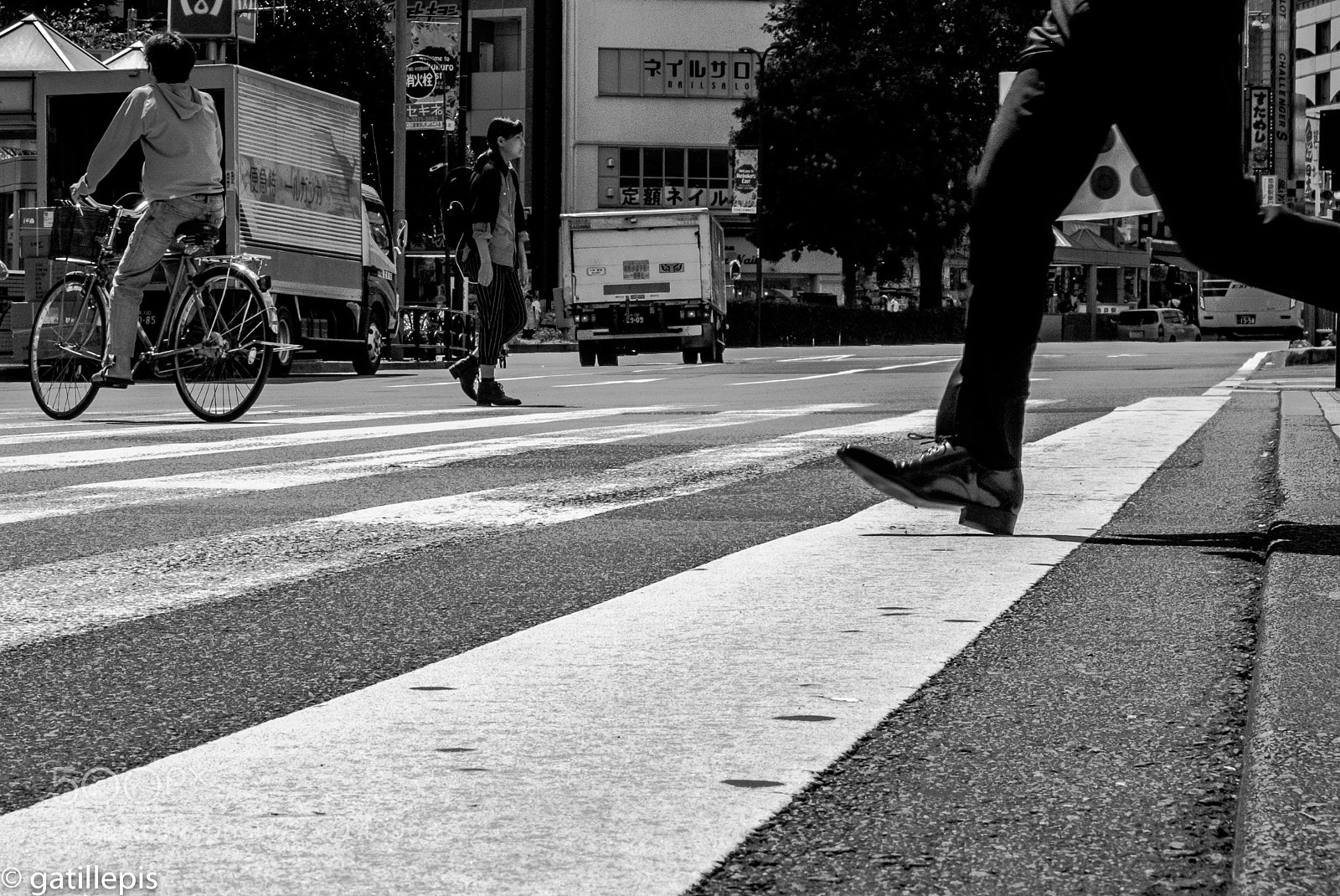 Fujifilm X-T1 sample photo. Ikebukuro shoe photography