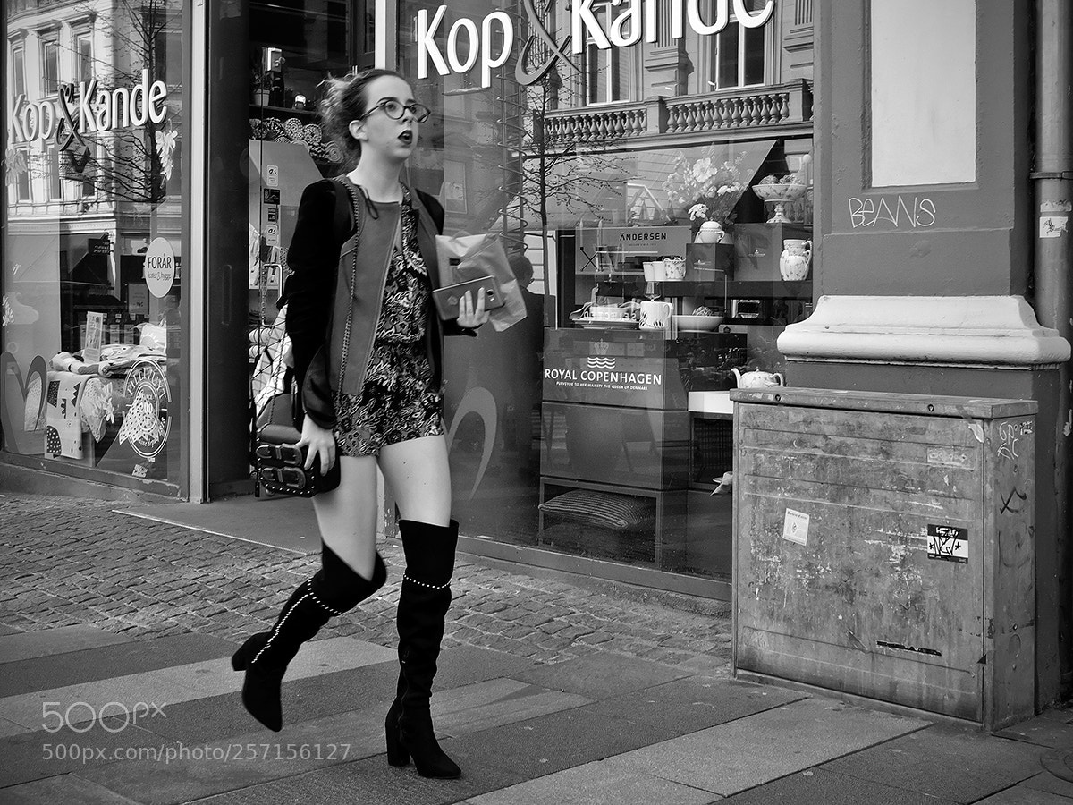 Fujifilm X-Pro2 sample photo. Walking the boots photography