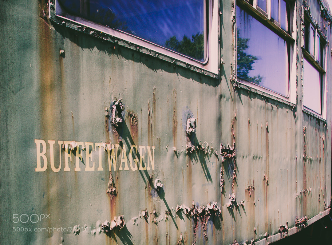Canon EOS 77D (EOS 9000D / EOS 770D) sample photo. Trainspotting photography