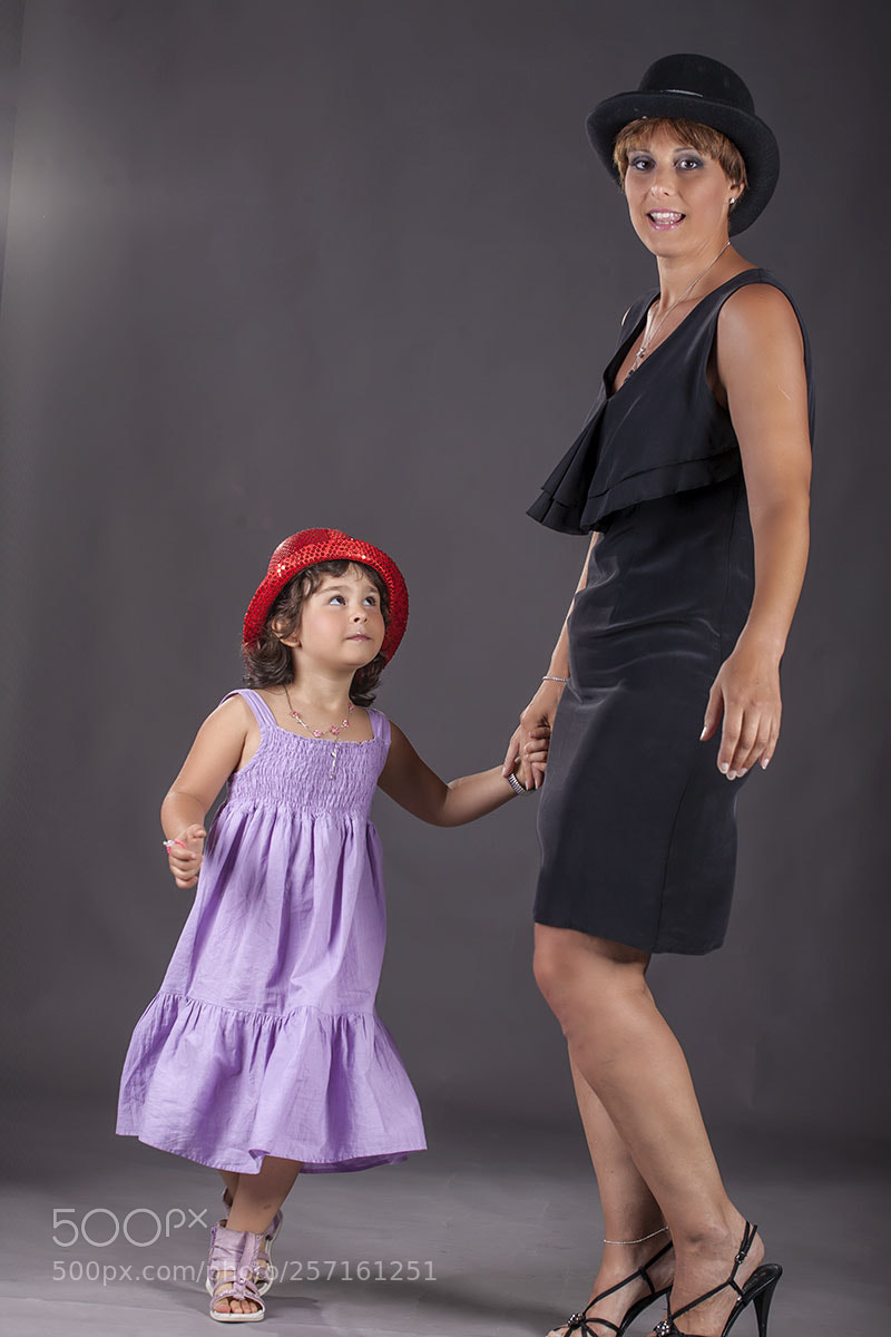 Canon EOS 5D sample photo. Sister and niece photography