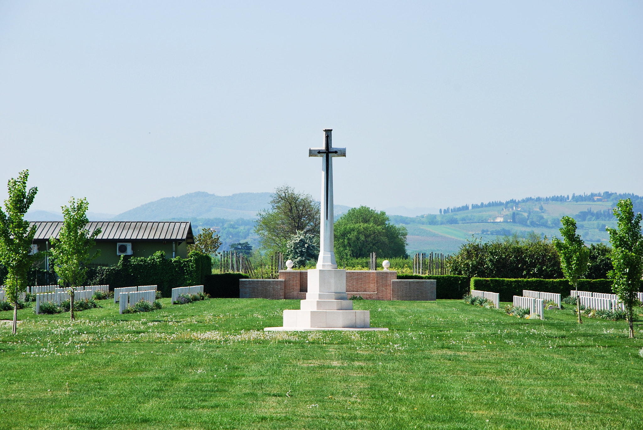 Nikon D60 sample photo. Cross at war cemetery photography