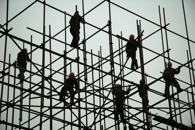 Nikon D70 sample photo. Workers scaffolding photography