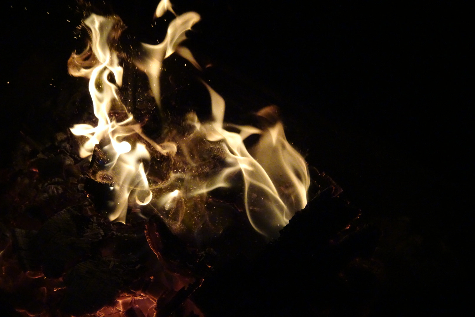 Sony Cyber-shot DSC-HX80 sample photo. Belly of the flames photography