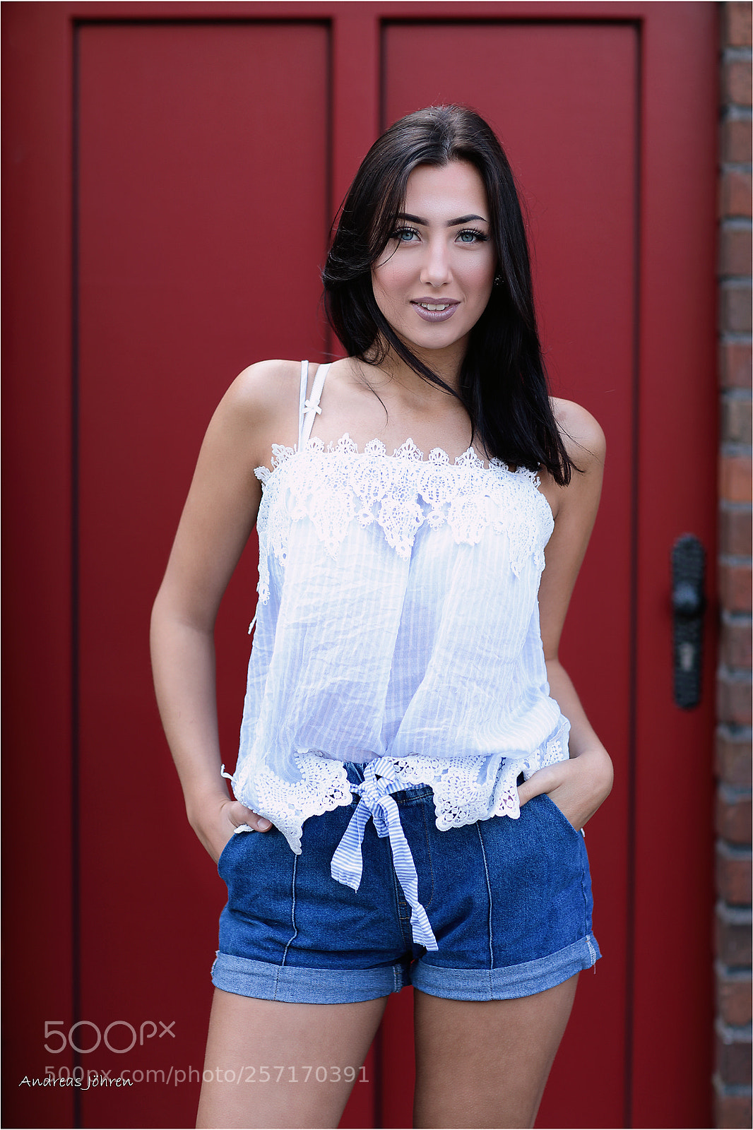 Canon EOS 5D Mark IV sample photo. Red door... photography