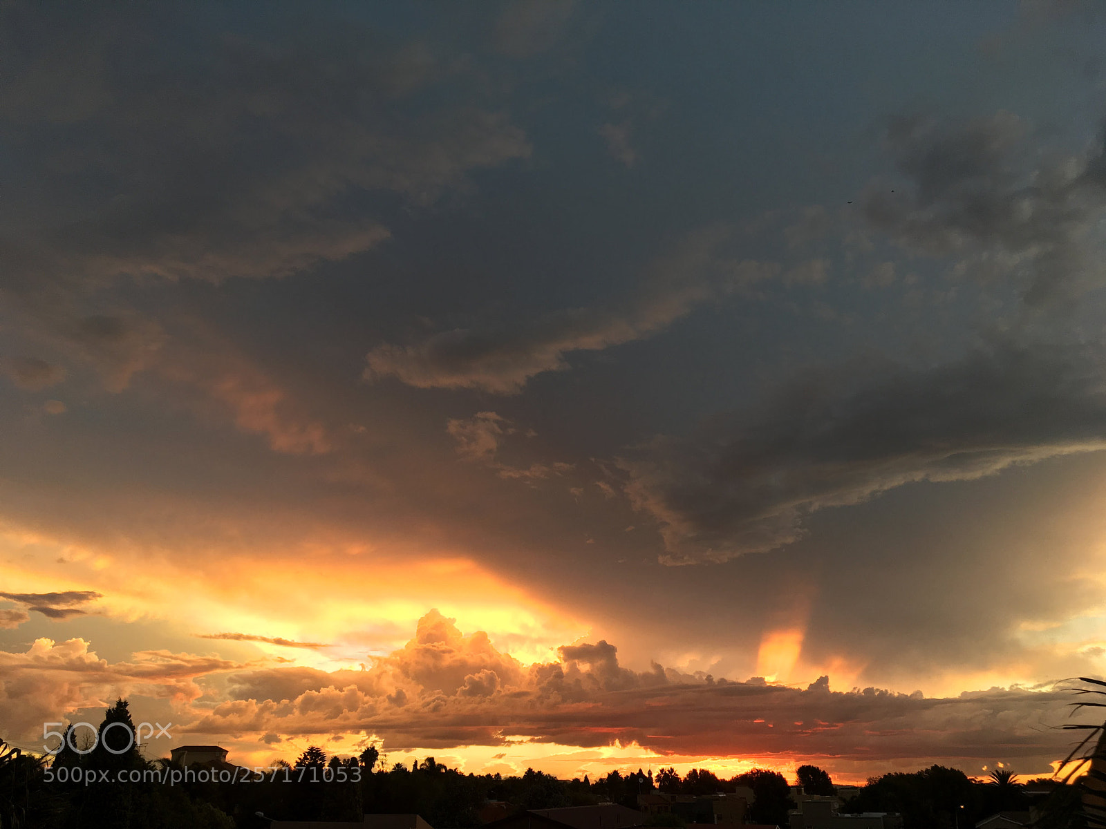 Apple iPhone SE sample photo. Bursting sunset photography