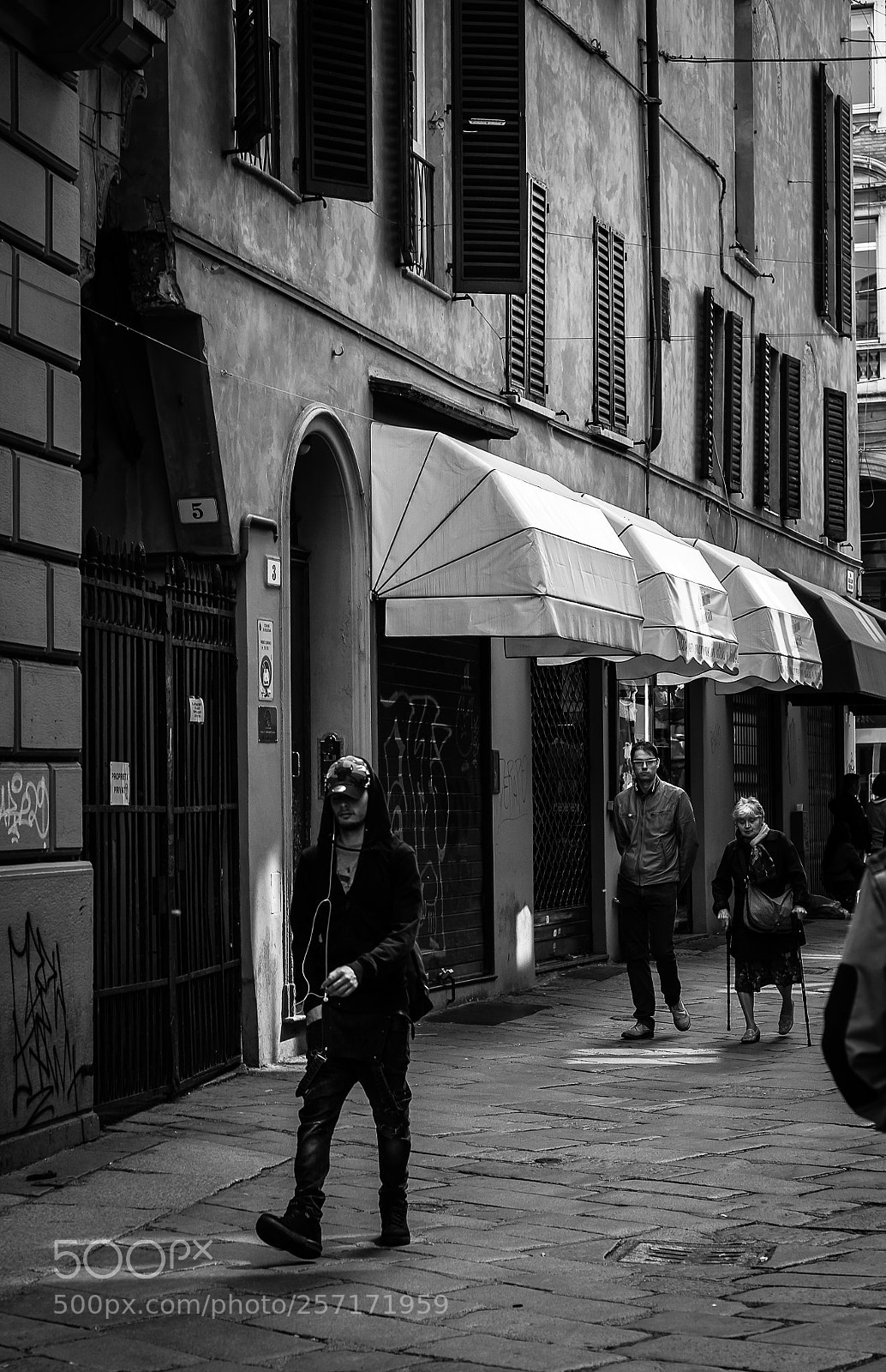 Fujifilm X-T10 sample photo. Street a bologna photography