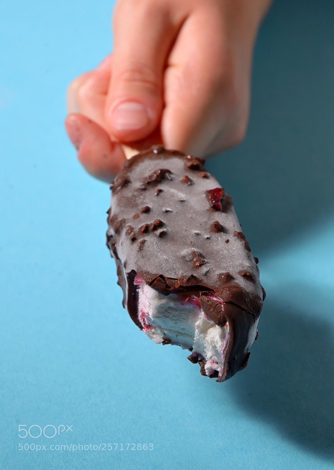 Nikon D610 sample photo. Holding bite ice cream photography