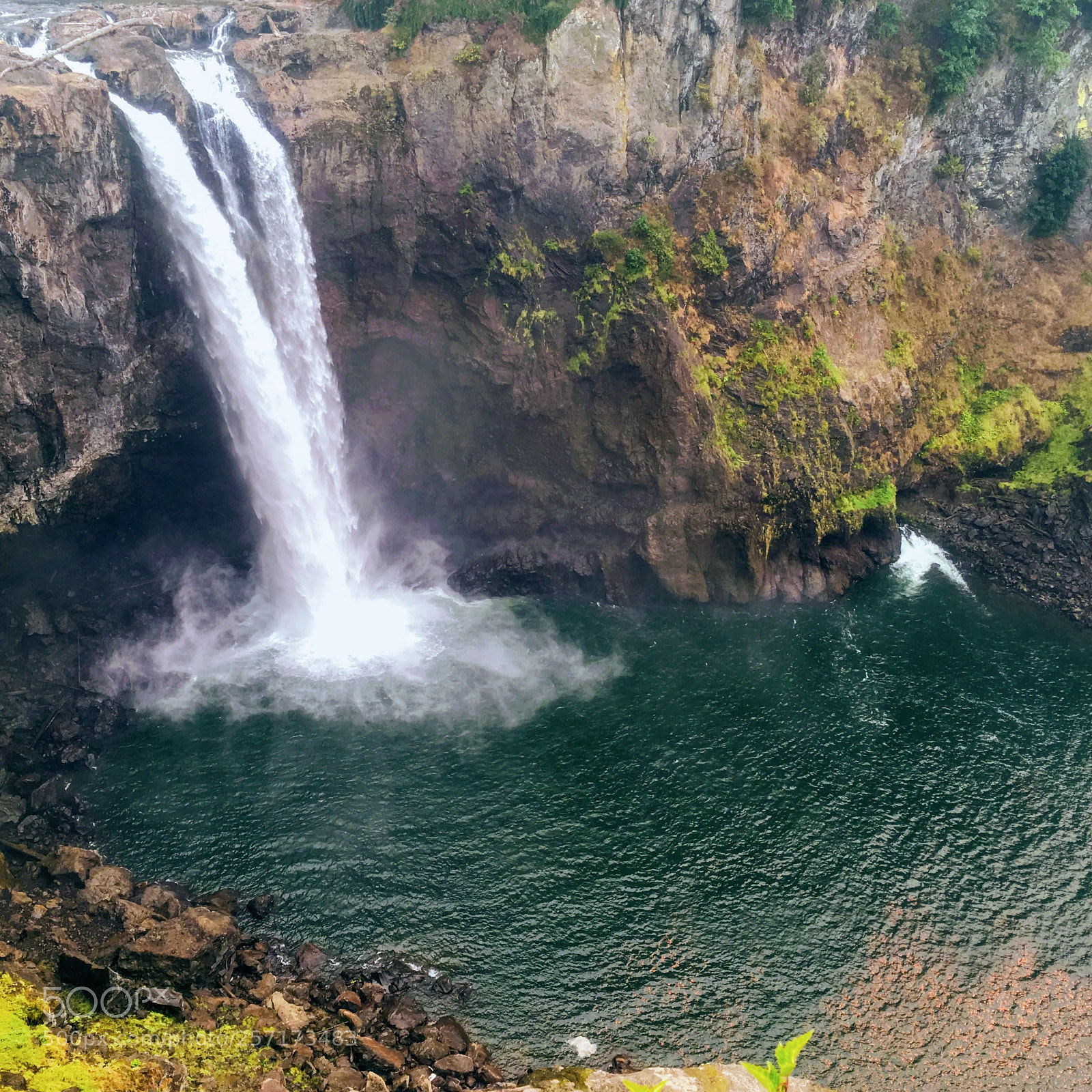 Apple iPhone SE sample photo. Water falling photography