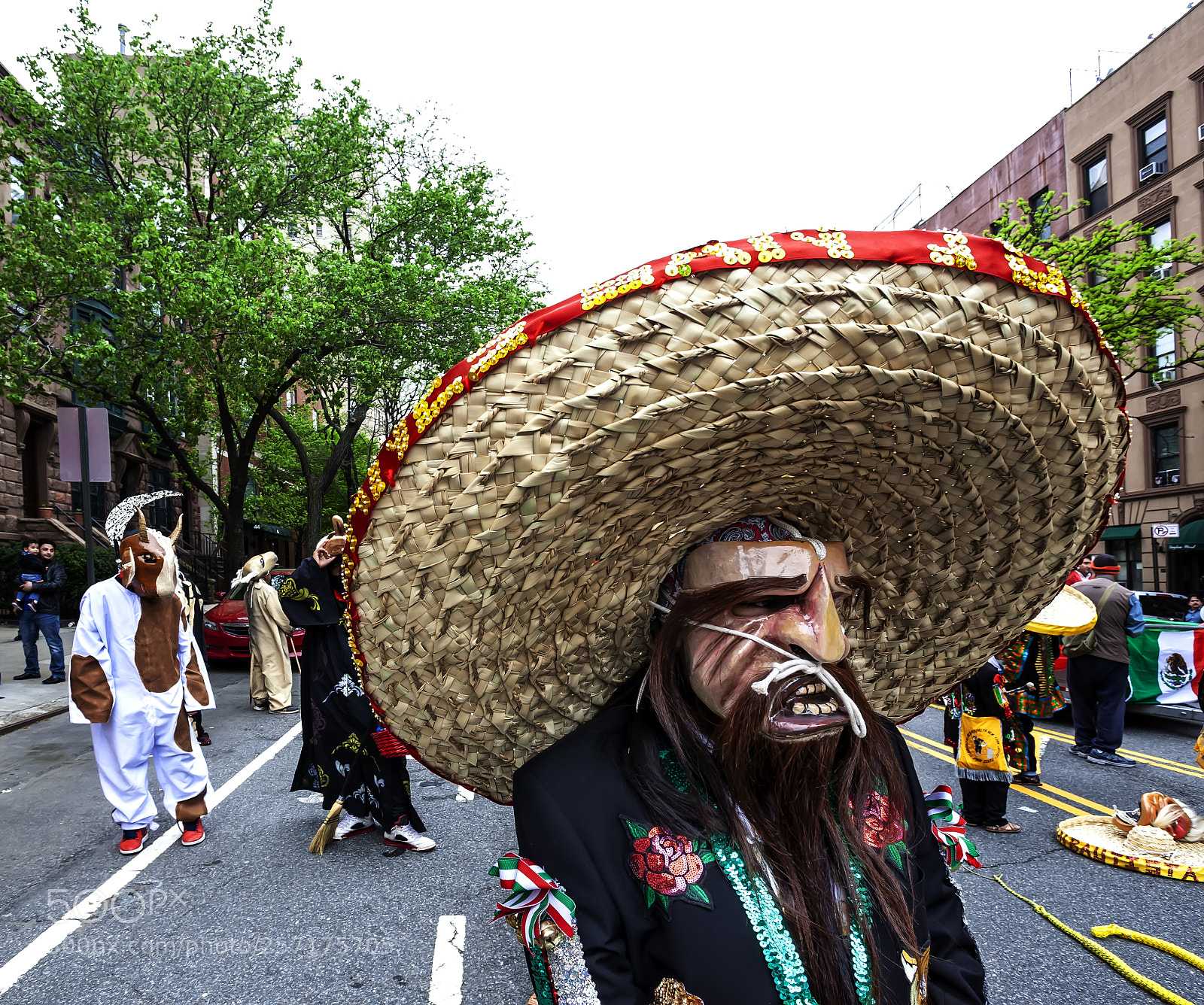 Canon EOS 5D Mark II sample photo. Cinco de mayo parade photography