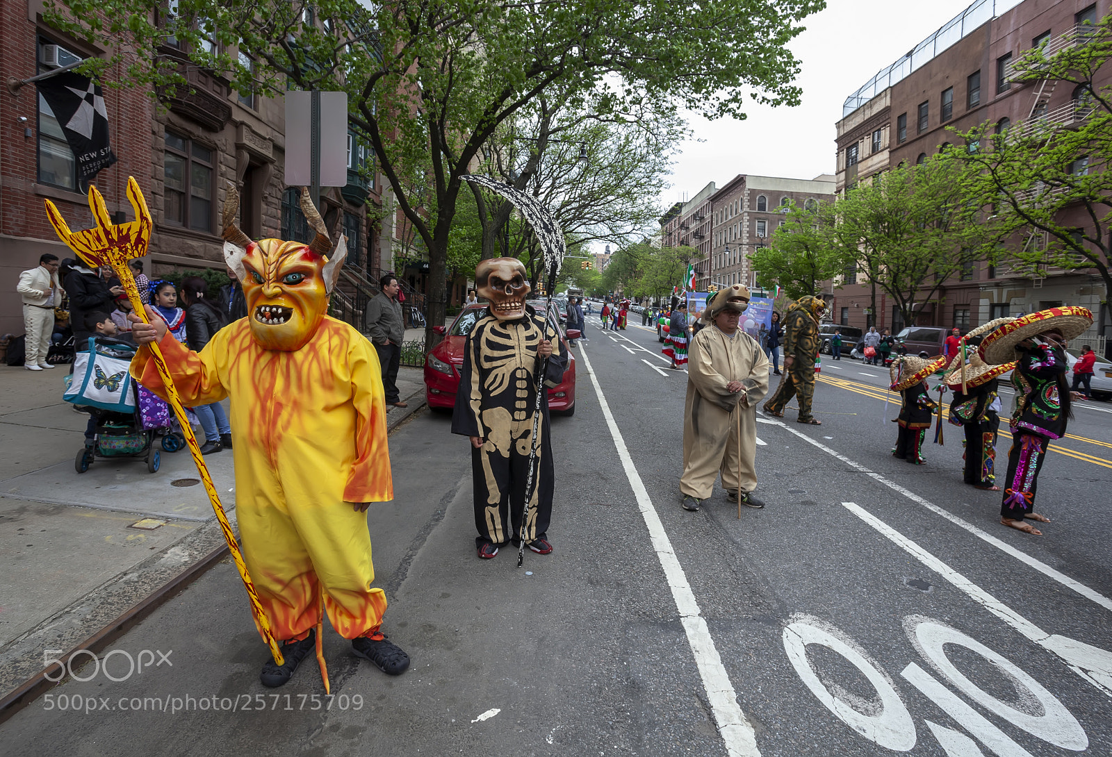 Canon EOS 5D Mark II sample photo. Cinco de mayo parade photography